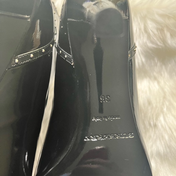 Authentic Beautiful Rockstar Black Patent Burberry Ankle Boots w/ Studs - Picture 15 of 16